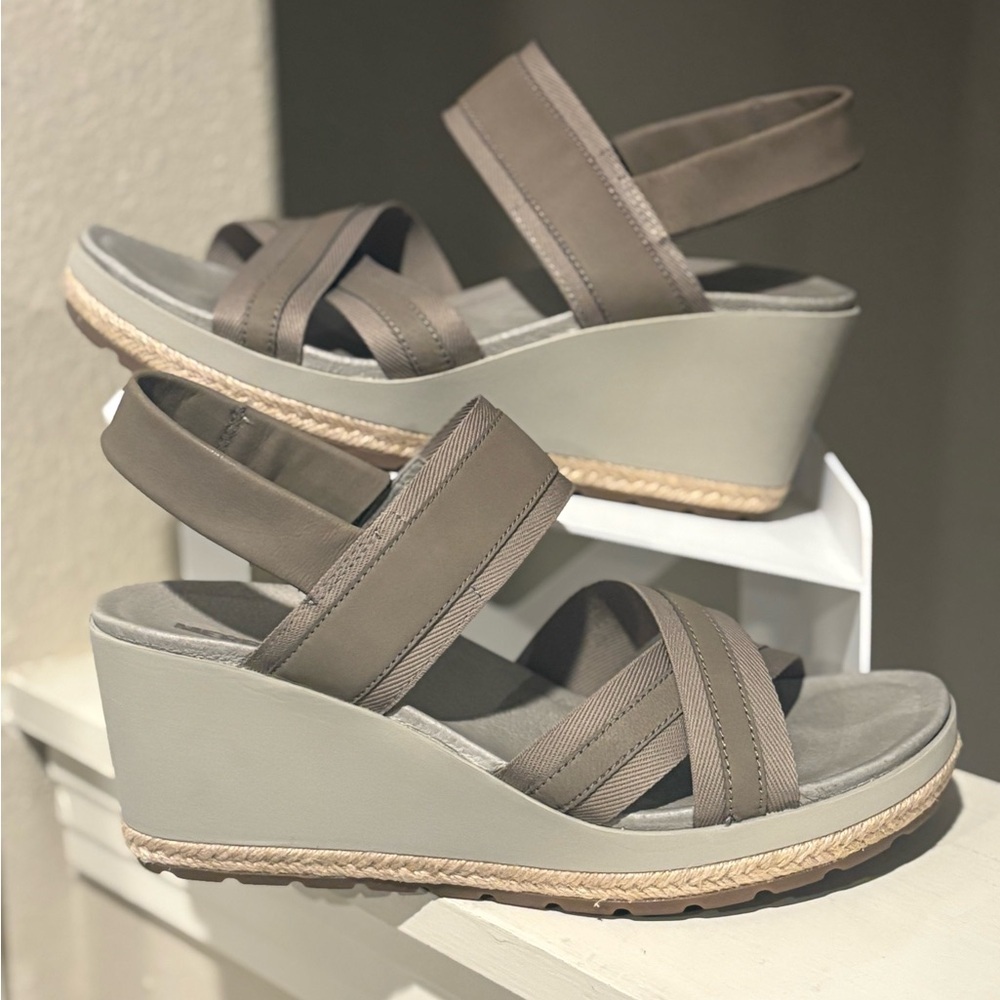 Merrell Platform Wedge Sandals Women's 10 Grey Leather Solid High Heel 3"